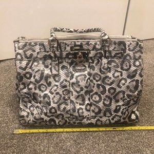 Guess Purse/handbag